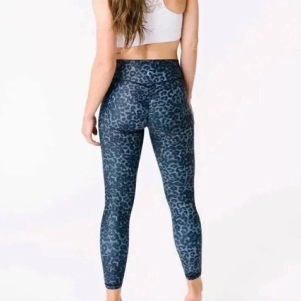 Zyia Active Stone Leopard Scrunchy Light and Luxe Leggings 7/8-Size 6-8